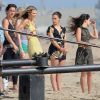 Tournage de la série 90210 sur la plage d'Huntington Beach à Los Angeles avec AnnaLynne McCord, Jessica Stroupe, Shenae Grimes et Jessica Lowndes