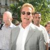 Arnold Schwarzenegger, son fils Patrick et sa fille Katherine vont déjeuner au Jules Verne à Paris le 10 août 2012