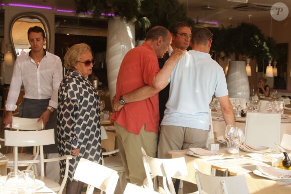 Jacques Chirac et son épouse Bernadette, au restaurant Le Girelier, à Saint-Tropez le 12 août 2012