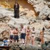 Camila Alves se baigne avec quelques amis à Ibiza, le 8 août 2012.