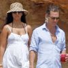 Matthew McConaughey et Camila Alves se promènent à Ibiza avec Bono et sa femme. Le 10 août 2012.