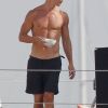 Matthew McConaughey beau gosse sur le bateau du Cirque du soleil à Ibiza. Le 10 août 2012.