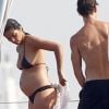 Matthew McConaughey et Camila Alves très enceinte sur le bateau du Cirque du soleil à Ibiza. Le 10 août 2012.