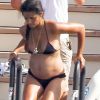 Camila Alves enceinte sur le bateau du Cirque du soleil à Ibiza. Le 10 août 2012.