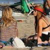 Lindsay Lohan discute avec une amie à Malibu, Los Angeles, le 12 août 2012