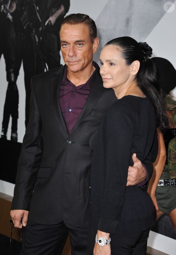 Jean-Claude Van Damme et sa femme à la première de The Expendables 2 à Los Angeles le 15 août 2012