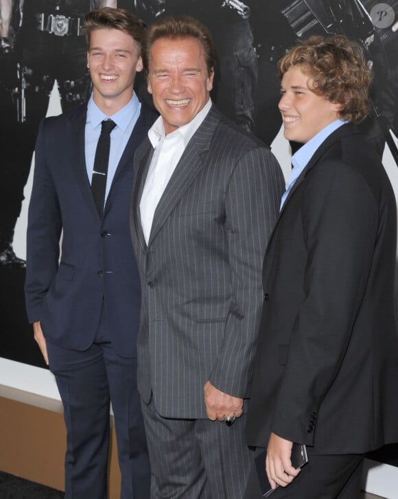 Arnold Schwarzenegger et ses fils à la première de The Expendables 2 à Los Angeles le 15 août 2012