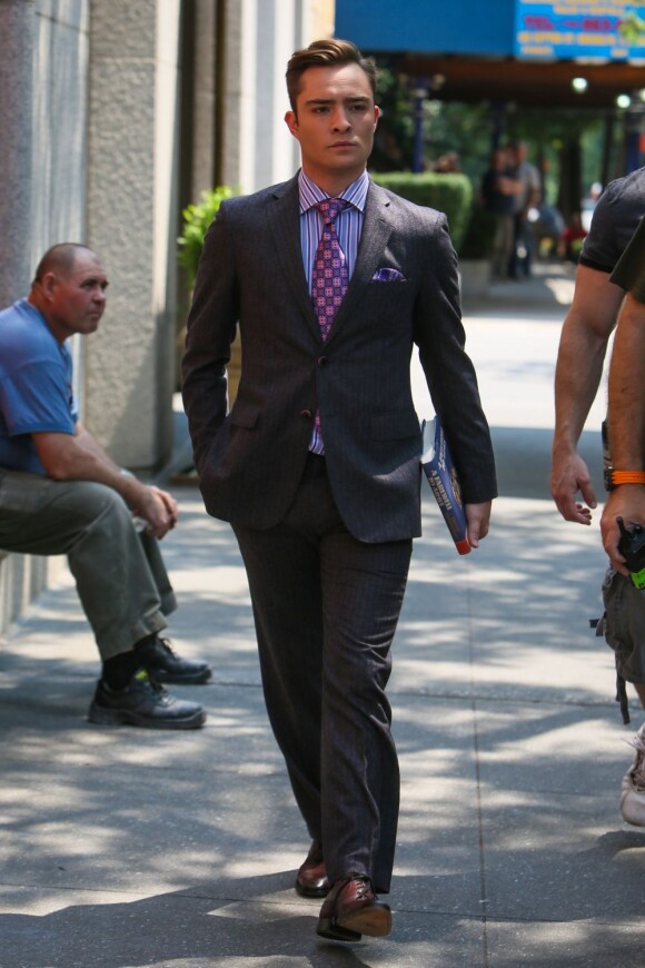 Ed Westwick, repéré sur le tournage de Gossip Girl, porte le costume comme personne. New York, 17 août 2012.