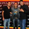 Le footballeur Nenê pose avec Jean-Roch et le DJ Cut Killer au VIP Room de St-Tropez, le dimanche 12 août 2012.