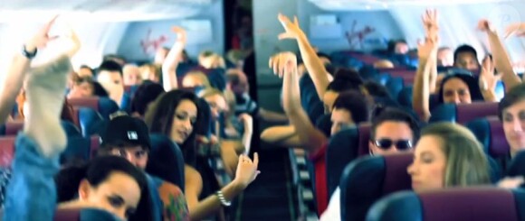 Les ballerines de Kanye West en plein flashmob aérien sur le titre Runaway, extrait de l'album My Beautiful Dark Twisted Fantasy.