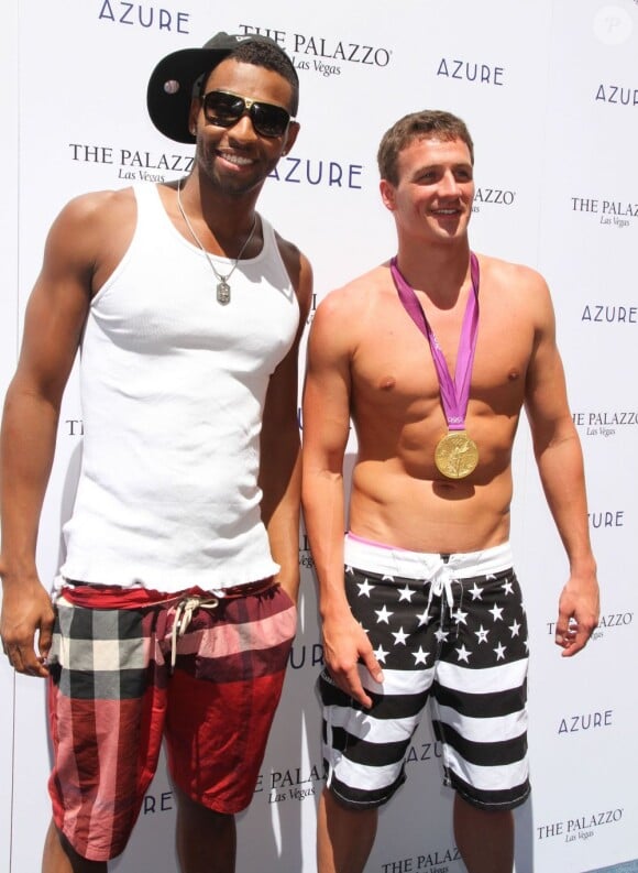 Ryan Lochte, médaillé d'or olympique à Londres le 18 août 2012 au Palazzo de Las Vegas lors d'une fête dans une piscine du célèbre resort de Las Vegas en compagnie de Cullen Jones