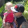 Pink : Sa petite Willow, ici avec son papa Carey Hart, est à croquer à Malibu, Los Angeles, le 19 août 2012
