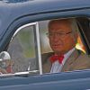 Le roi Carl XVI Gustaf de Suède, au volant de sa Volvo PV 60 de 1946 reçue en 1996 pour ses 50 ans, et la reine Silvia prenaient part le 18 août 2012 au Rallye du roi de Suède (Svenska Kungsrallyt) à Borgholm, sur l'île d'Öland.