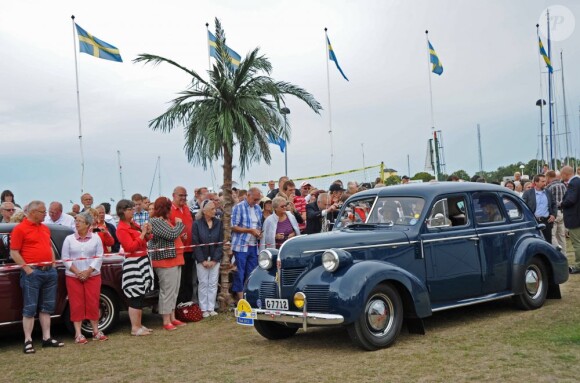 Carl XVI Gustaf et Silvia de Suède prenaient part le 18 août 2012 au Rallye du roi de Suède (Svenska Kungsrallyt) à Borgholm, sur l'île d'Öland, au volant d'une Volvo PV 60 de 1946.