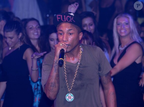 Le chanteur Pharrell Williams au Gotha Club à Cannes, le 23 août 2012.