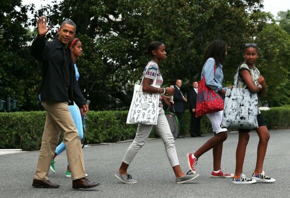 Barack Obama avec ses filles Malia et Sasha, à la Maison Blanche, le 24 août 2012.