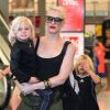 Gwen Stefani en plein shopping avec ses fils, à Los Angeles, le 25 août 2012.