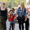 Gwen Stefani et ses fils Kingston et Zuma déguisés en cow-boy et Batman à Los Angeles, le 25 août 2012.