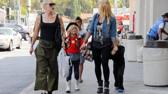 Gwen Stefani : Maman heureuse entre son petit Batman et son cow-boy