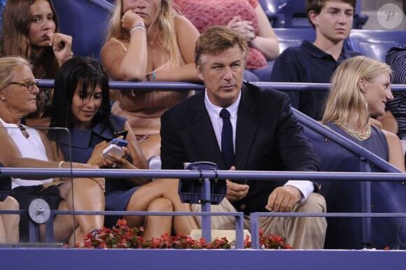 Alec Baldwin et sa femme Hilaria Thomas à l'USTA Billie Jean King National Tennis Center le 27 août 2012 lors de la première journée de l'US Open