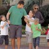L'infante Cristina d'Espagne et Iñaki Urdangarin avec leurs quatre enfants à Washington en mai 2010.