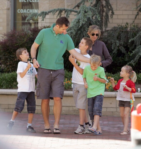 L'infante Cristina d'Espagne et Iñaki Urdangarin avec leurs quatre enfants à Washington en mai 2010.