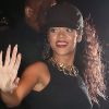 Rihanna, sexy dans sa maxi-robe noire Opening Ceremony, rentre à son hôtel, le 45 Park Lane. Londres, le 29 août 2012.