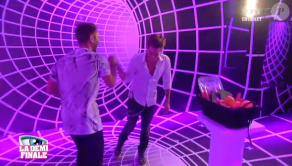 Yoann et Alexandre dans le sas dans l'hebdo de Secret Story 6 le vendredi 31 août 2012 sur TF1
