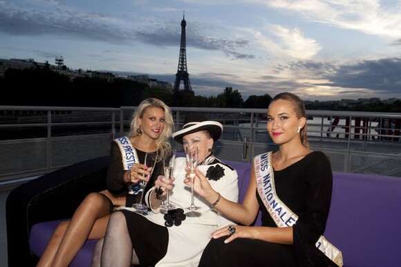 Geneviève de Fontenay et ses deux Miss, Miss Nationale et Miss Prestige National, à Paris, le 29 août 2012