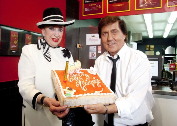 Geneviève de Fontenay et Frank Michael célèbrent le 80e anniversaire de la dame au chapeau, le 29 août 2012.