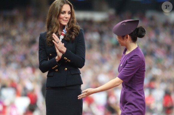 La duchesse de Cambridge Kate Middleton lors de la cérémonie de remise des médailles le 2 septembre 2012 lors des Jeux paralympiques de Londres au Stade Olympique