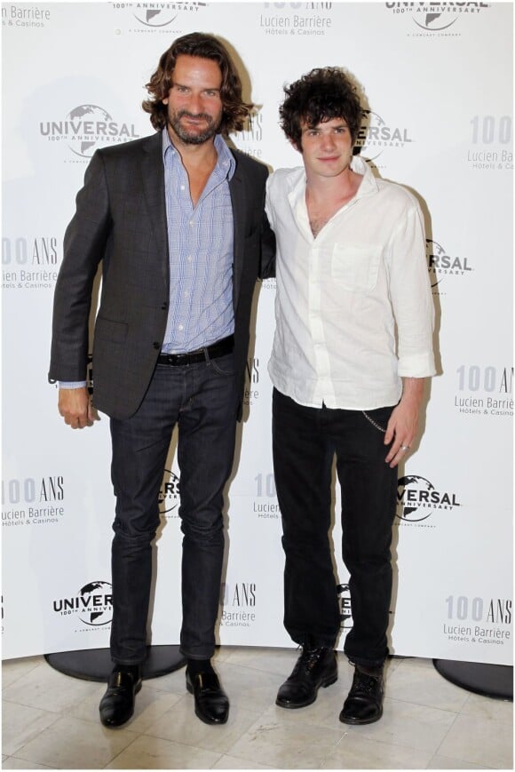 Frédéric Beigbeder et Félix Moati lors du 100e anniversaire du groupe barrière, le 1er septembre 2012.