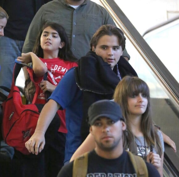 Blanket, Prince et Paris Jackson, les enfants de Michael Jackson, à l'aéroport de Los Angeles le 2 septembre 2012