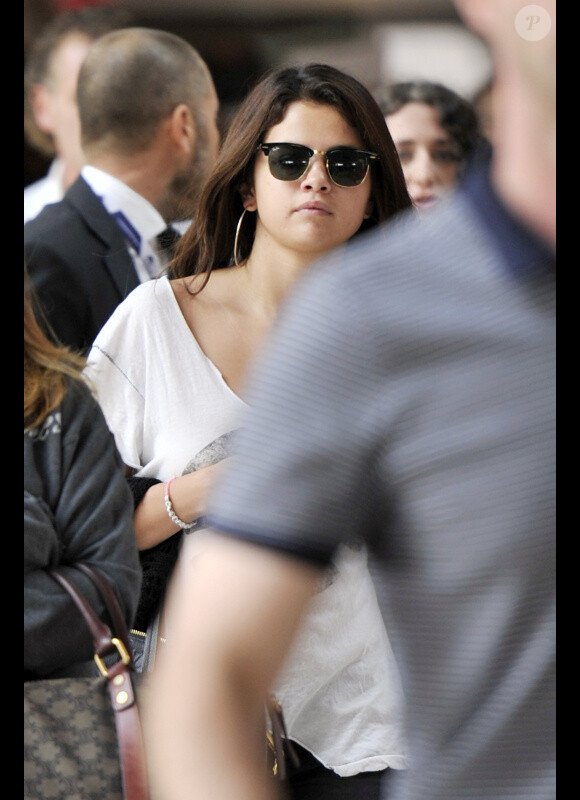 Selena Gomez arrive à l'aéroport de Venise, le mardi 4 septembre, pour présenter le film Spring Breakers à la 69e Mostra.