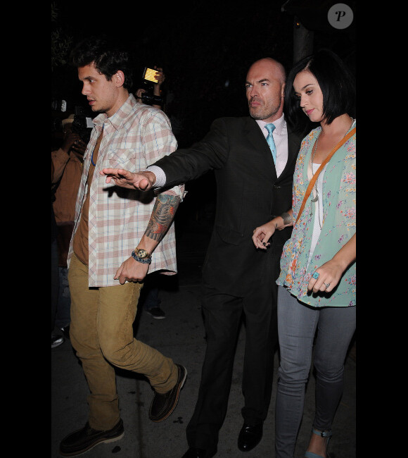 Katy Perry et John Mayer à Los Angeles, le 4 septembre 2012, à la sortie d'un restaurant.