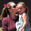 Jennifer Garner et sa fille Seraphina se font un bisou à Los Angeles, le 4 août 2012