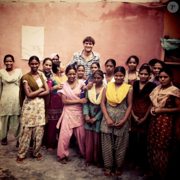 Ahston Kutcher en Inde le 31 août avec les femmes de l'association Apne Aap