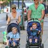 Amy Poehler et son mari Will Arnett, avec leurs fils Abel et Archie à West Village le 12 mai 2012