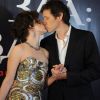 Milla Jovovich et son mari réalisateur Paul Anderson s'embrassent à l'avant-première de Resident Evil : Retribution à Moscou, le 6 septembre 2012.