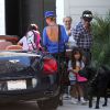 Très apaisé, Johnny Hallyday rentre à la maison le 7 septembre avec sa femme Laeticia et leurs filles Jade et Joy, à Pacific Palisades, Los Angeles