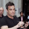 Robbie Williams à la sortie des studios de Radio One à Londres, le 10 septembre 2012.