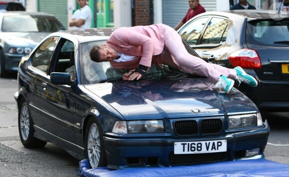 Robbie Williams sur le tournage du clip Candy à Londres, le 17 août 2012.