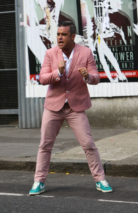 Robbie Williams sur le tournage du clip Candy à Londres, le 17 août 2012.