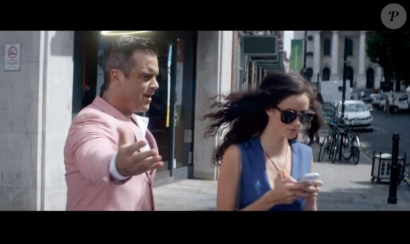 Robbie Williams et Kaya Scodelario dans le clip Candy, extrait de l'album Take The Crown attendu le 5 novembre 2012.