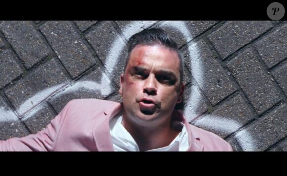 Robbie Williams dans le clip Candy, extrait de l'album Take The Crown attendu le 5 novembre 2012.