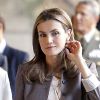 Letizia d'Espagne visite l'exposition du 25e anniversaire des écoles de formation et des ateliers pour l'emploi proposés par le Conseil d'administration du Patrimoine national, à Madrid, le 11 septembre 2012