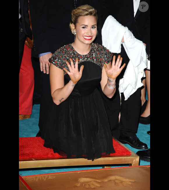 Demi Lovato a déposé ses empreintes lors du lancement de la deuxième saison de X Factor à Hollywood, le 11 septembre 2012