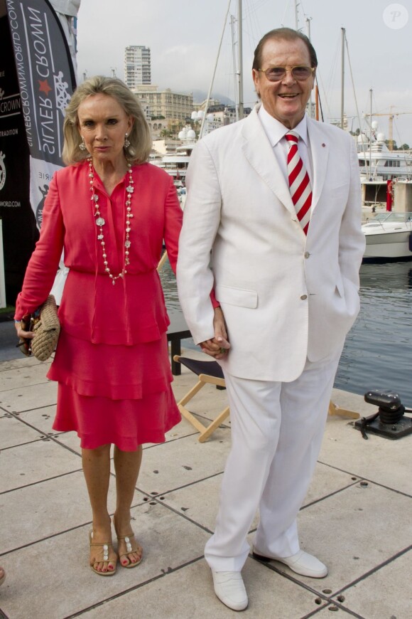 Roger Moore et sa quatrième femme Cristina Tholstrup, à Monte Carlo en juin 2012.