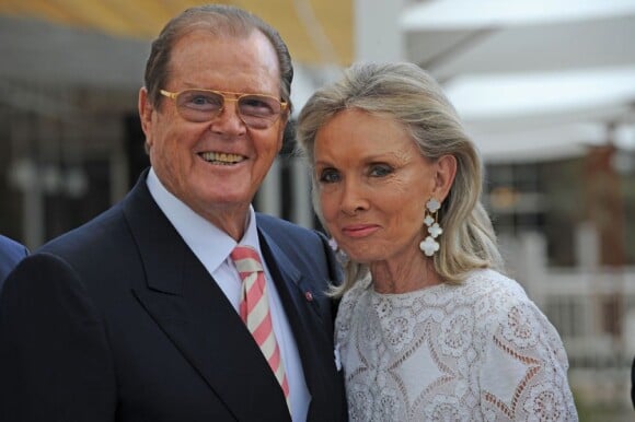 Roger Moore et sa quatrième femme, Cristina Tholstrup, en juillet 2012.