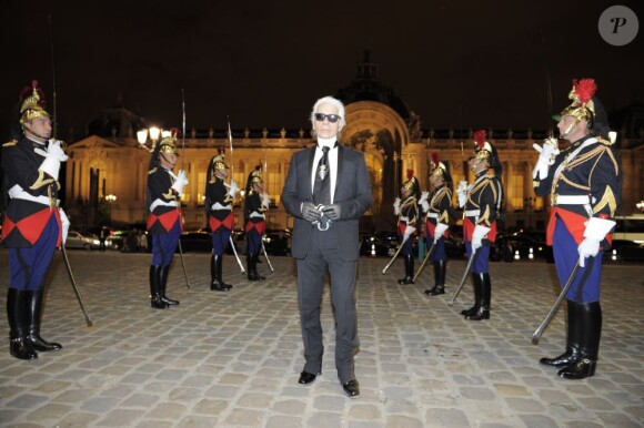 Karl Lagerfeld lors de l'inauguration de la 26e Biennale des antiquaires au Grand Palais à Paris le 12 septembre 2012